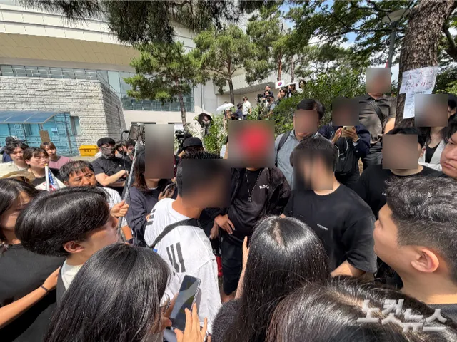 "너 프락치냐" 서로 의심…잠실 개표소 집회 다시 격화

6·3 전국동시지방선거 투표용지 부족 사태와 관련해 서울 송파구 잠실 개표소 앞에서 나