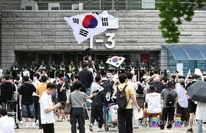 계엄 땐 말하더니 침묵? 김종배 "입장 강요는 민주주의 반해"

[미디어스=강태혁 수습기자] 일부 보수 지지자들이 선관위 투표용지 부족 사태를 