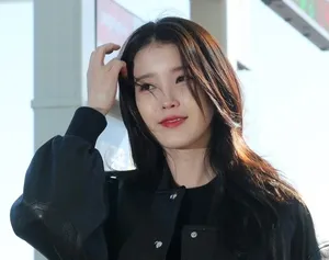 “정치적 압박으로 변질해선 안돼”…아이유 팬들, 커피 선결제 요구 자...

[헤럴드경제=채상우 기자] 가수 겸 배우 아이유의 팬들이 ‘6·3 