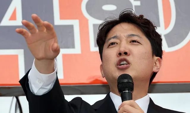 이준석 "집회 경찰관을 中공안으로 몰아…음모론 거부해야"

이준석 개혁신당 대표(화성을)가 투표용지 부족 사태를 둘러싼 진상규명 필요성을 강조하