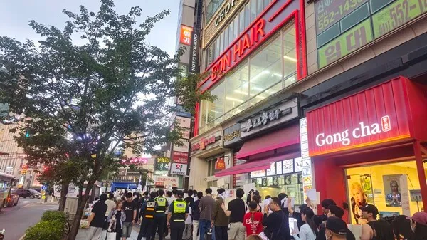 '재선거 요구' 천안 도심 울렸다…청년단체·시민들 문화거리 행진

잠실에 이어 천안에서도 재선거를 요구하는 시민들의 목소리가 거리로 나왔다. 충