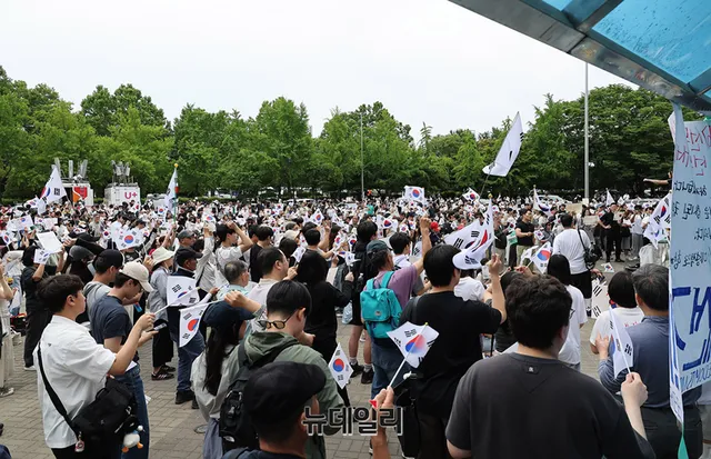 [단독] 서울서만 투표용지 총 3912매 부족했다 … 잠실4동 제7투표소 436...

6&middot;3 지방선거에서 서울 33개 투표소에서 