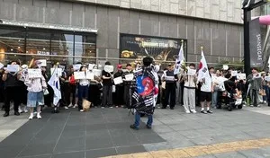 천안서도 '재선거' 요구 확산…청년단 주최 집회에 80여 명 참여

[충남일보 차지현 기자] 투표용지 부족 논란으로 촉발된 잠실 개표소 시위가 
