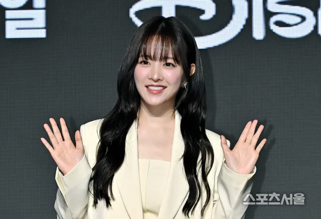 “걱정 말아라” 박보영, 직접 입 열었다…악성 댓글 논란에 담담한 반...

아이유 이어 박보영까지…정치 이슈에 연예인 SNS 댓글 테러 [스포