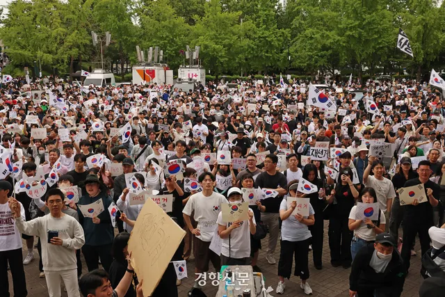 헛발질한 선관위, ‘밤샘집회’ 응답할 차례[점선면]

독자님, 안녕하세요. ‘팀 점선면’에 합류한 신주영 기자입니다. 반갑습니다! 지난 3일 치