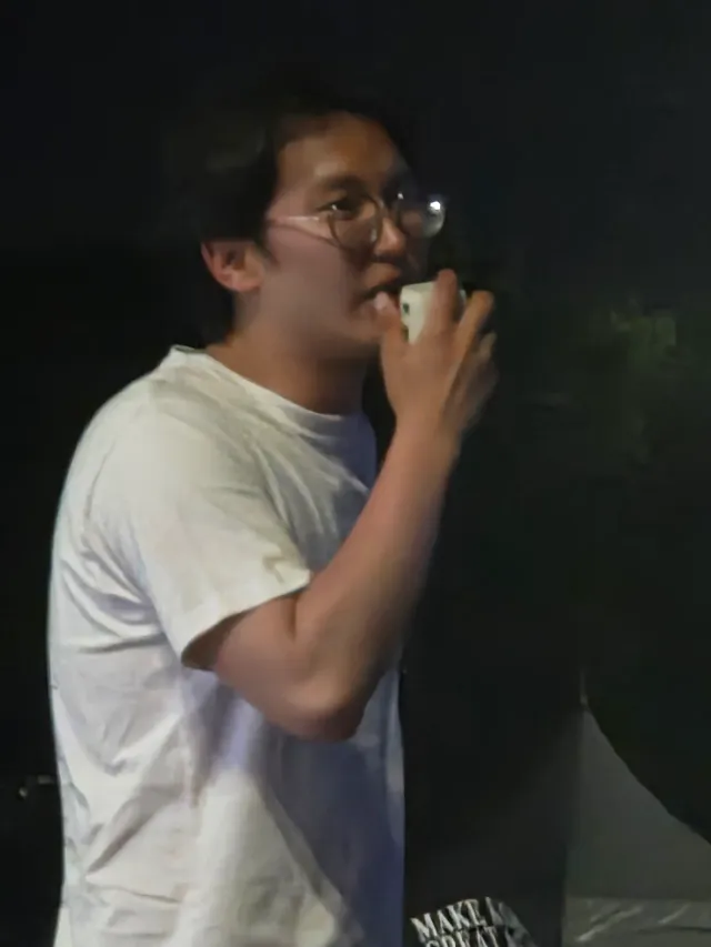 이사람이 청와대가자고 선동했는데
시민들이 다 막아서 당황해서 어버버중