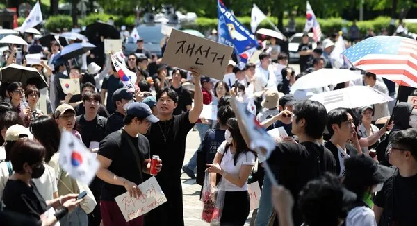 '선관위 사태' 에 이대통령 4부 회동, 민주당은 국정조사 요구... 국민의...

지난 3일 지방선거날 서울 일부 지역에서 일어난 투표용지 부