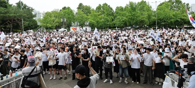 분노한 2030 송파 집결…“선거공정 문제, 정치시위 아니다”

선거공정 외치는 2030, 정치시위 경계