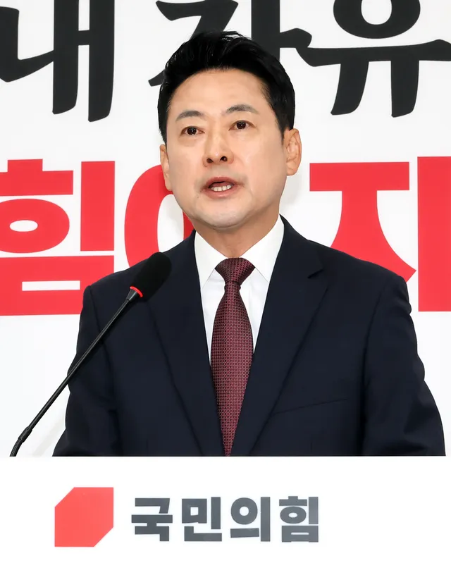 국힘 장동혁, 다시 꺼내 든 ‘재선거’…당서도 “실현할 수 없는 약속...

장동혁 국민의힘 대표가 7일 투표용지 부족 사태가 벌어진 6·3 지