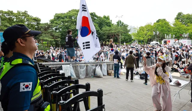 "부정선거 아닌 부실선거"…잠실로 몰린 2030, 극우 정치 집회와 선 긋다

(선관위 용지 부족 사태) 63 지방선거 투표지 부족 사태로 서울