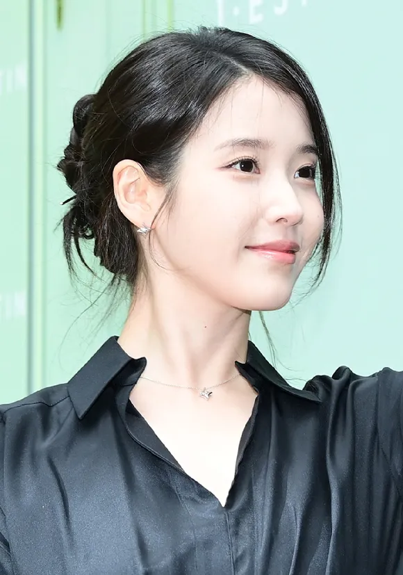 "잠실에도 스벅 커피 선결제 해달라"⋯아이유·박보영에 '댓글 테러'

6&middot;3 지방선거 투표용지 부족 사태 여파로