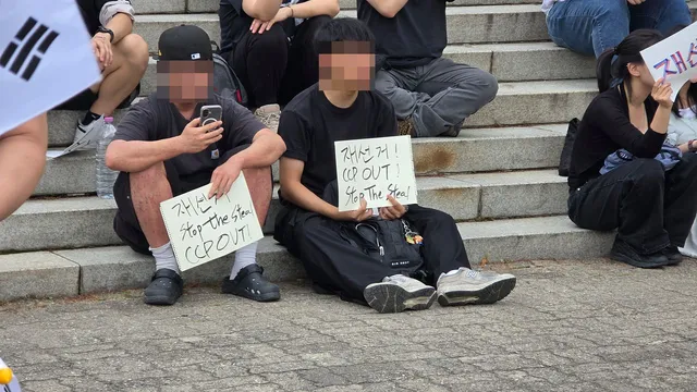 “재선거” 외친 2030…이준석엔 “나가라” 정치권 개입 선 그었다

한 참가자가 벽에 손으로 써 붙인 종이에는 "우리의 목소리가 왜곡되지 않도