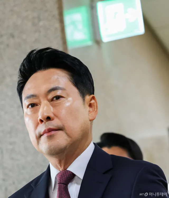 '재투표' 현실적으로 어렵다는데 올림픽 공원 집회에 힘 싣는 張…왜?

장동혁 국민의힘 대표가 '투표용지 부족' 사태를 계기로  '재선거·재투표