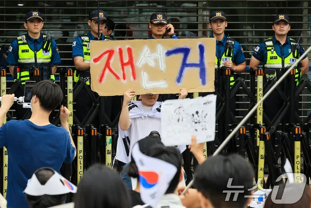 여야, '투표용지 부족 사태' 국조·특검 공감…재선거·법개정 주장도

민주·국힘 8일 국정조사 요구…"다음 주 개문발차" 개헌 통한 전면 개혁 