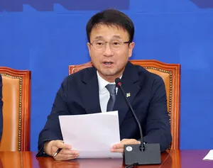 한병도 "선관위 투표용지 부족 사태, 국정조사 요구"

[굿모닝충청 조하준 기자] 한병도 더불어민주당 원내대표가 7일 오후 기자회견을 열고 9회