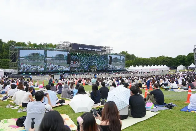 위버스콘, 세대와 장르 넘은 이틀간의 K팝 낙원

올해로 4회째를 맞은 하이브의 글로벌 음악 축제 ‘2026 위버스콘 페스티벌’이 행사장 인근 