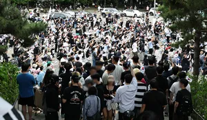 잠실 개표소 봉쇄 사흘째…2030 중심 “재선거” 외치며 정치색 빼기

[헤럴드경제=박성준 기자] 6·3 지방선거 투표용지 부족 사태로 촉발된 