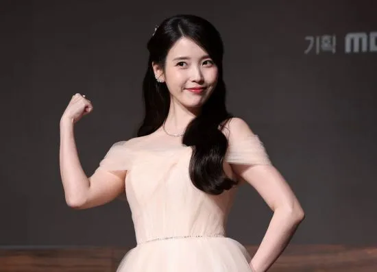 "탄핵 때처럼 지원해 달라" 아이유 SNS에 잠실 시위 지원 요구 '논란'

잠실에서 재투표 요구 집회 중인 가운데 일부 누리꾼이 유명 연예인의