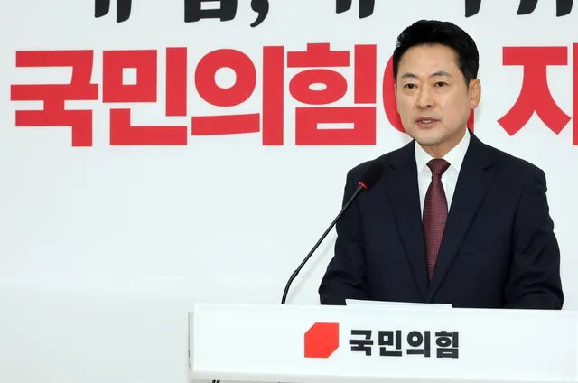 장동혁 긴급회견 "전국 재선거, 사전투표 없애자"... 민주당 "정치쇼 멈...

"국민 절반이 불신하는 사전투표도 없애야 한다. 부정 선거론자