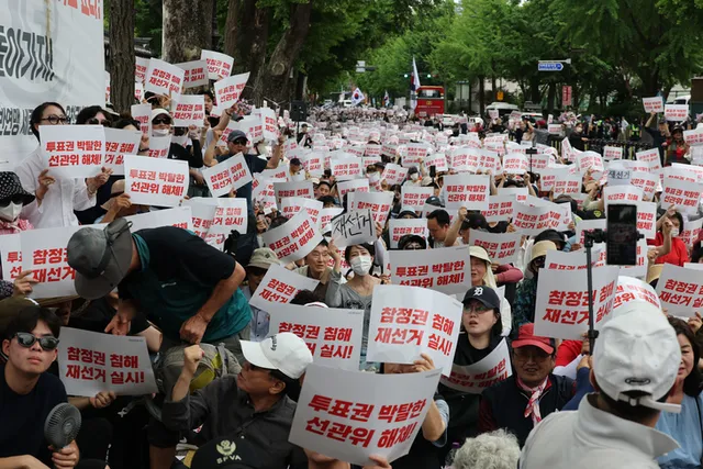 선관위 수뇌부 동반 사퇴에도…대학가·시민사회 “진상 규명하라” 확...

제9회 전국동시지방선거(6·3 지방선거) 본투표 과정에서 발생한 투표용
