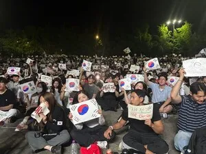 "재선거하라" 잠실·올림픽공원 집결한 시민들…밤늦도록 집회 이어가

[뉴스락] "재선거 하라!"6일 18시경 서울 송파구 잠실 일대와 올림픽공원