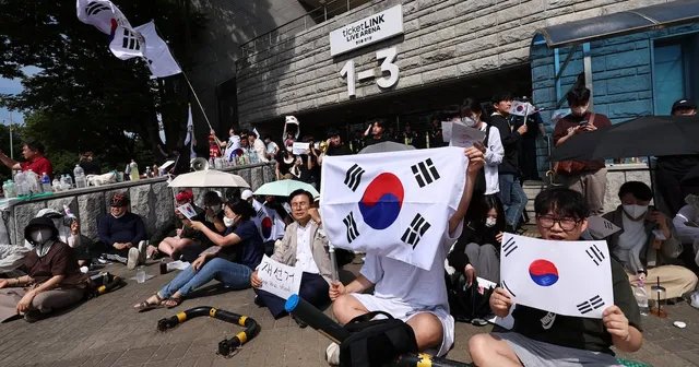 외신도 주목한 잠실 개표소 앞 참정권 집회… 홍콩·대만서도 절차 논란...

외신도 주목한 잠실 개표소 앞 참정권 집회 홍콩·대만서도 절차 논란