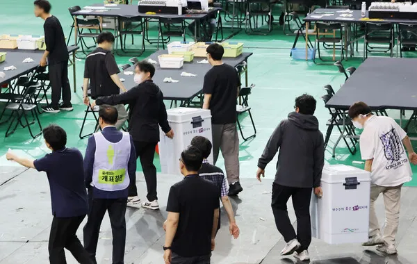 선관위, 잠실7동 투표소 개인정보 유출 신고…관리 부실 논란 확산

[더퍼블릭=오두환 기자] 투표용지 부족 사태가 발생했던 서울 송파구 잠실7동