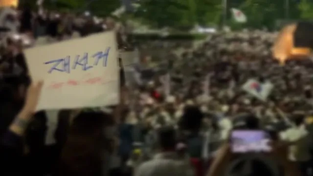 '잠실 개표소 봉쇄' 밤새 계속...한때 3만여 명 운집

서울 잠실 올림픽공원에선 6·3 지방선거 투표지 부족 사태를 규탄하며 재선거를 요구하
