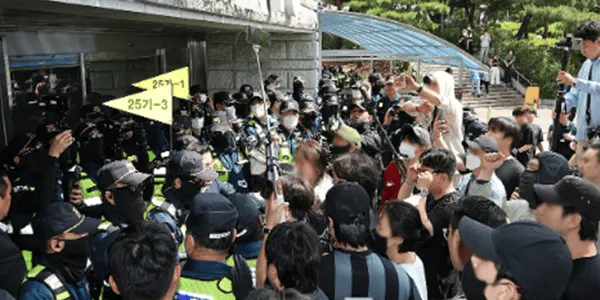 '투표용지 부족' 사태 뒤 선관위 대응 도마 위에, 조직 신뢰 무너지고 ...

'투표용지 부족' 사태 뒤 선관위 대응 도마 위에, 조직 신뢰 