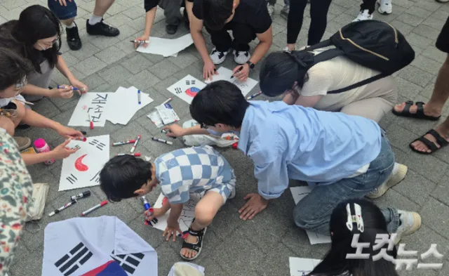 발 디딜 틈 없는 올림픽공원…'재선거' 촉구 수만 명 운집

투표용지 부족 사태 이후 재선거를 요구하는 시위대가 6일 오후 서울 송파구 올림픽공