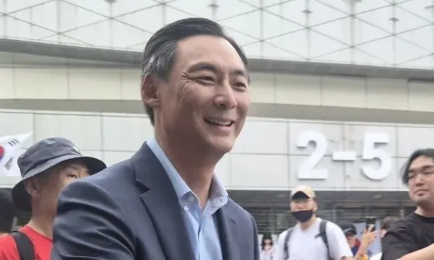 ‘개표소 시위’ 찾은 모스 탄 “부정선거 배후에 중국” 황당 주장

“중국과 북한은 총알로 이기지 못해 투표로 이기려 한다. 이번 선거는 명백하