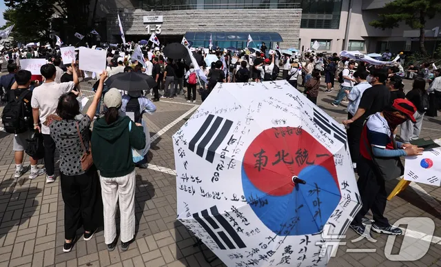 '투표용지 사태'…與 "원구성해 국조·특검" 野 "귀 막으면 정권 종말"

장동혁 "목숨 걸고 싸울 것"…野 "자발적·비폭력 저항 운동" 與 "