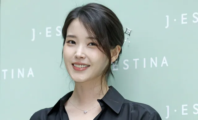 “우리도 스벅 선결제 해줘” 잠실 시위대, 아이유 SNS 몰려가 요구

6·3 지방선거 투표용지 부족 사태와 관련해 재선거를 주장하는 시위대가 