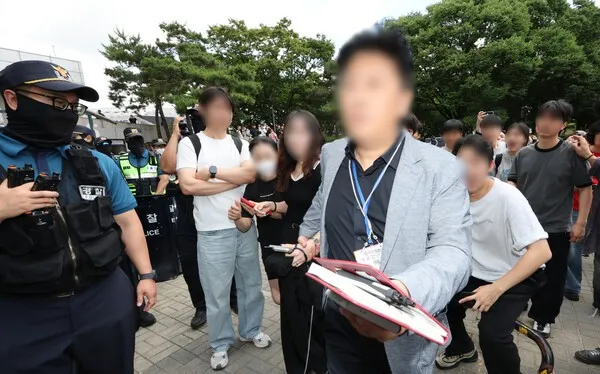 선관위, 잠실투표소서 대조전표 유출 신고…개보위 "사실관계 파악 중"

개인정보보호위원회가 서울 송파구 잠실7동 제2투표소에서 투표자의 이름과 