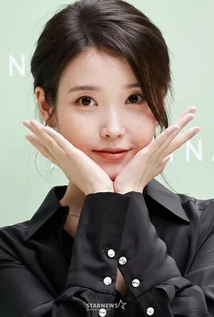 올림픽 공원 봉쇄 시위, 전쟁터 된 아이유 SNS

6·3 지방선거에서 일어난 투표용지 부족 사태를 비판하며 재선거를 요구하는 올림픽공원 개표소