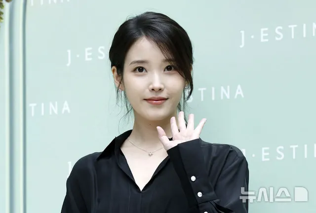 "잠실 스벅 선결제해줘" 투표용지 사태에 아이유 SNS 불똥

[서울=뉴시스]강주희 기자 = 가수 겸 배우 아이유가 또다시 정치 갈등의 표적이 