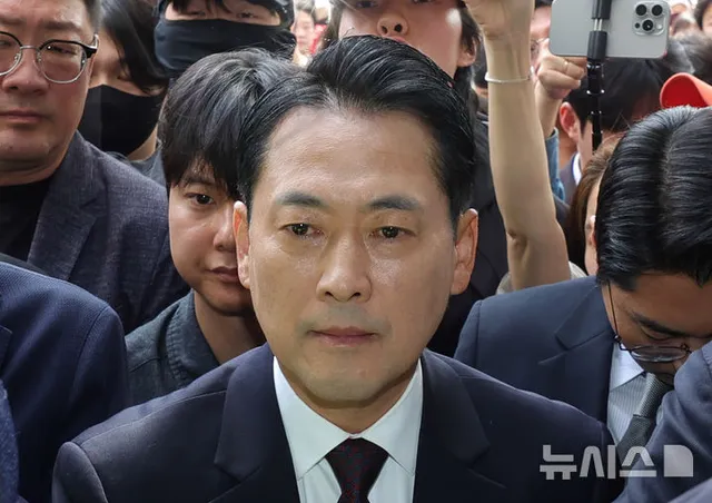국힘 "장동혁, 사퇴론 관련 많은 의원 목소리 폭넓게 경청 중"

[서울=뉴시스]김지훈 기자 = 국민의힘은 6일 투표용지 부족 사태 규탄 잠실 