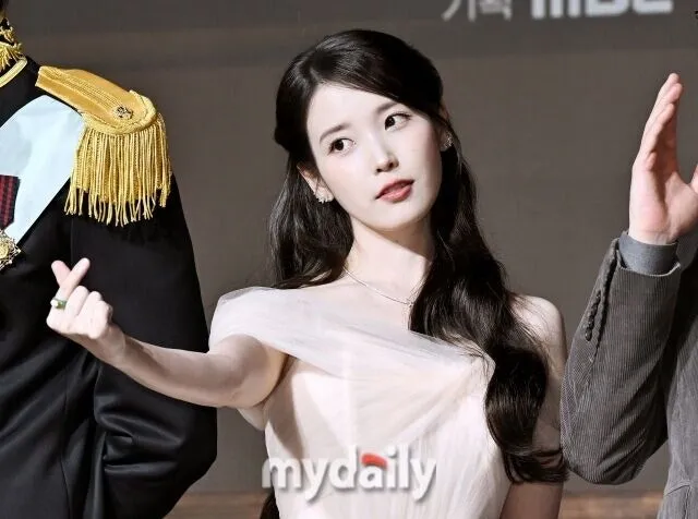 “잠실 시위대에 빵·커피 사내라” 아이유 SNS에 선결제 요구 쇄도…‘...

아이유./마이데일리DB...