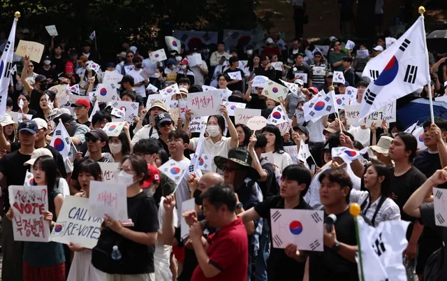 "재선거하라" 올림픽공원 밤샘 시위…인파 다시 몰려

"재선거하라" 올림픽공원 밤샘 시위…인파 다시 몰려, 이송렬 기자, 사회