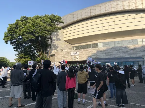 잠실 개표소 봉쇄 시위 이틀째…선관위 직원 고립·공연 안전 우려

[미디어펜=박소윤 기자]서울 잠실 개표소를 둘러싼 봉쇄 시위가 이틀째 이어지면