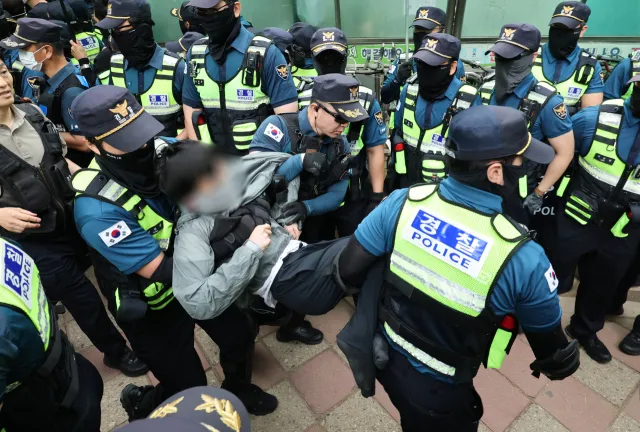 "대학생 아니면 누가 나라 지키겠는가" 6·3 후폭풍 대학가 확산

5일 서울 송파구 잠실7동...