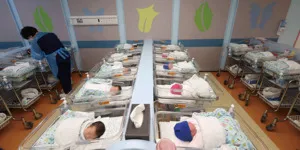 '전시행정 상징'에서 '서울의 상징'으로… 동대문 DDP

동대문디자인플라자(DDP)를 배경으로 펼쳐지는 미디어아트 축제 ‘서울라이트 DDP 2