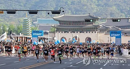 러너들이 점령한 서울의 주말…어떻게 생각하십니까

(서울=연합뉴스) 이율립 기자 = "가족 행사가 있어서 차를 끌고 나왔는데 잠실새내역 사거리,