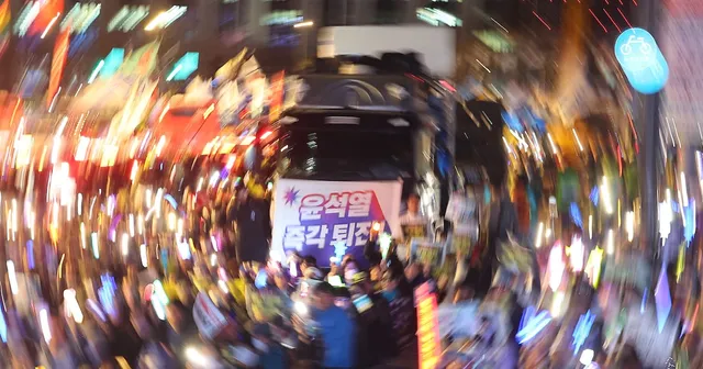 다가오는 尹 탄핵심판 선고에 곳곳서 대규모 집회… 경찰, 대중교통 이...

다가오는 尹 탄핵심판 선고에 곳곳서 대규모 집회 경찰, 대중교통 이