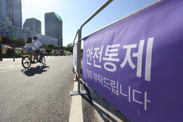 여의도 ‘BTS’·잠실은 ‘브루노 마스’...대규모 인파 도심에 몰린다

17일 서울 도심 곳곳에 주말을 맞아 잇따른 대규모 행사와 집회로 혼잡