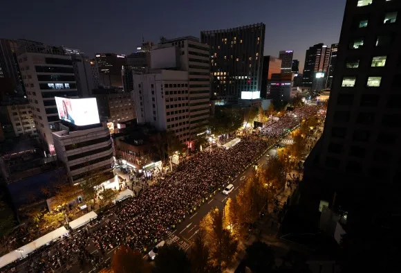토요일 대규모 집회로 교통 혼잡 예상…야간에도 집회

19일 오전부터 무대 설치 예정 일부 단체, 삼각지역까지 행진 20일 자전거, 마라톤 행사