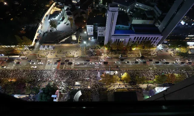 주말 서울 도심 대규모 집회와 마라톤…차는 두고 나오세요

이번 주말 서울 도심 곳곳에서 대규모 집회와 마라톤 등 체육행사가 열려 외출 때 대중