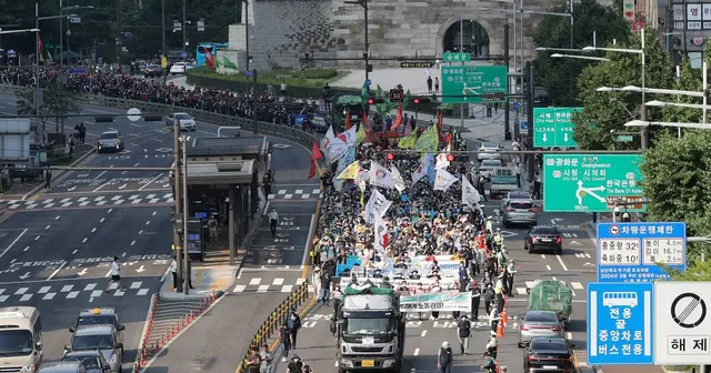 ‘광복절 연휴’ 도심집회 잇따라...“대중교통 이용하세요”

광복절 연휴 도심집회 잇따라...대중교통 이용하세요
