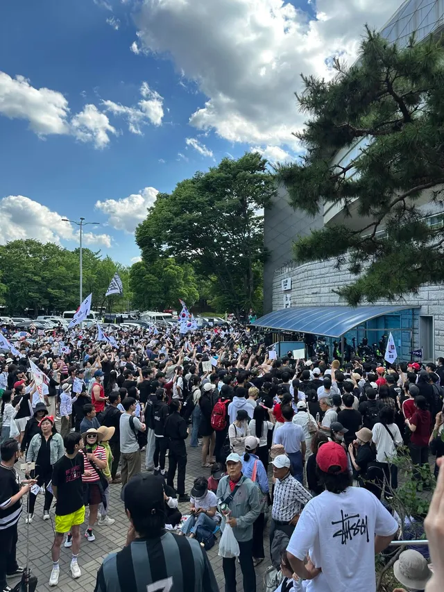 🚨공유🚨
.
다들 널리 알려줘 !!
21세 젊음 청년이 혼수 상태에 빠졌다.
지금 바꾸지 못하면 평생 못 바꾼다.
.
1) 장소 : 올림픽공