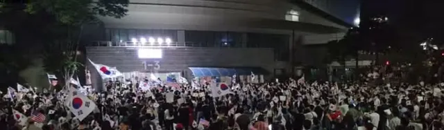 올공 가는 스친들에게 ‼️‼️‼️

특히 1-3으로 가면 항상 단상에 서는 남자 있던데
매일 오는거 같더라고 ! 특히 저녁 사람들이 꽤나 모일 